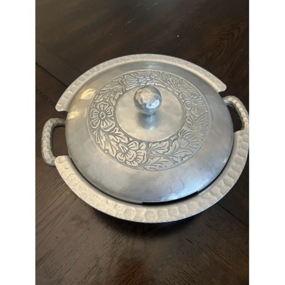 Vintage Everlast Hammered Aluminum Floral Lidded Casserole Dish — 11"